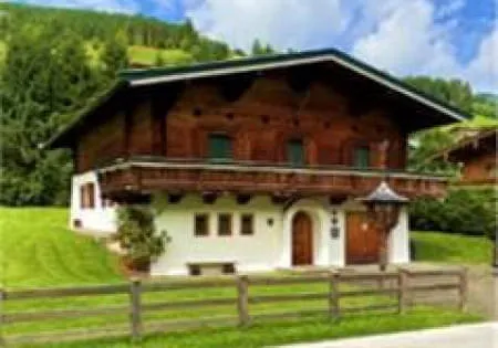 Expose-Wohnhaus-mit-Garage-und-grosszuegigem-Garten-in-Jochberg-mit-Freizeitwohnsitzwidmung